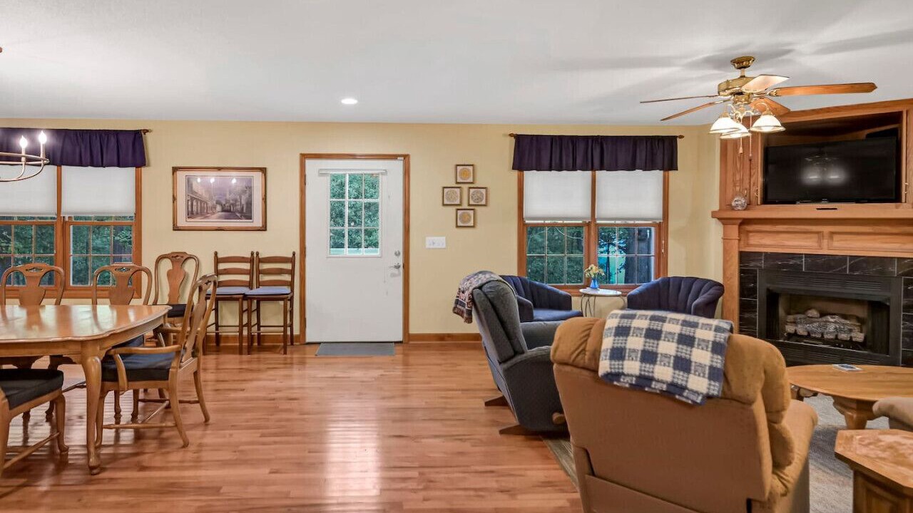 Photo of Livingroom in Leesville