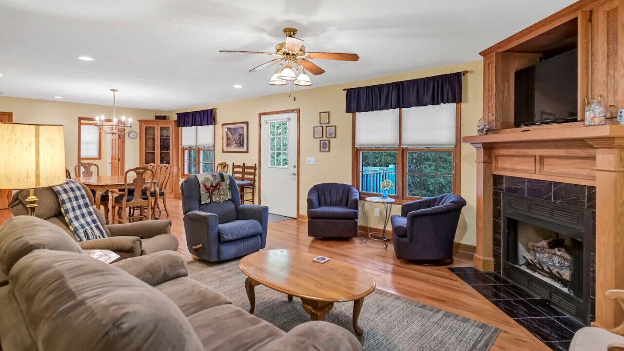Photo of Livingroom in Leesville