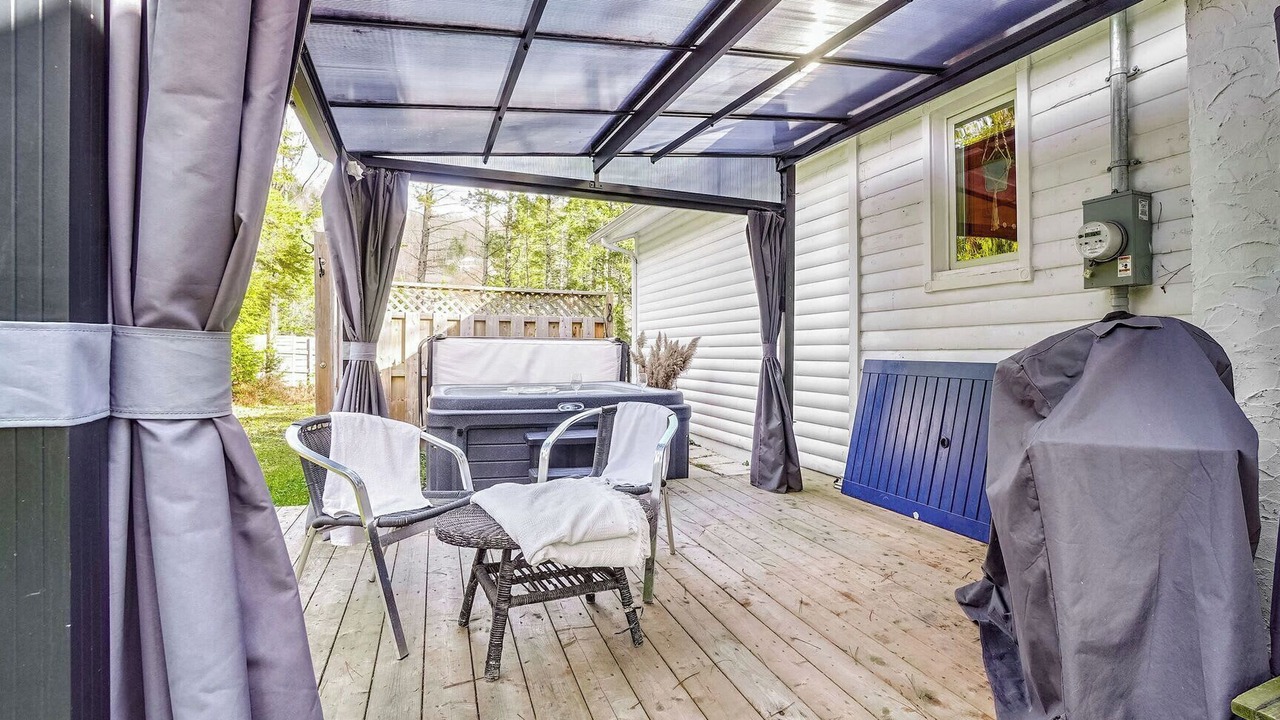 Photo of Patio Balcony in St-Adolphe-d'Howard