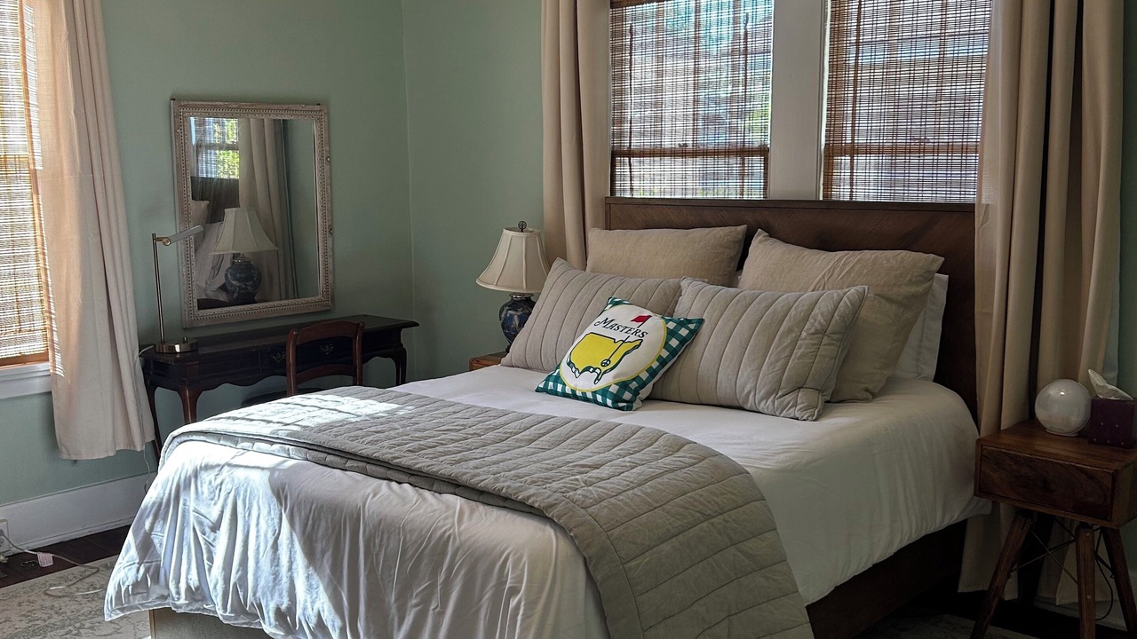 Photo of Bedroom in Midtown