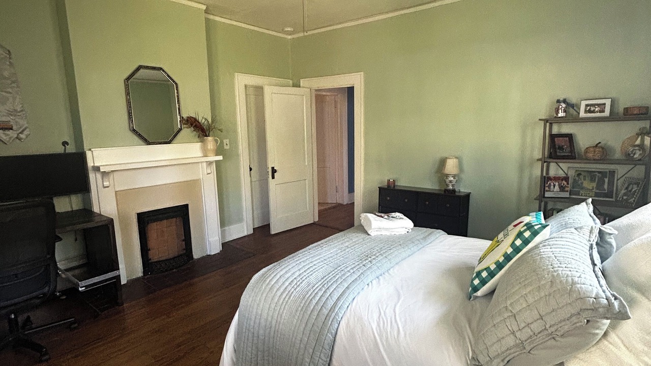 Photo of Bedroom in Midtown