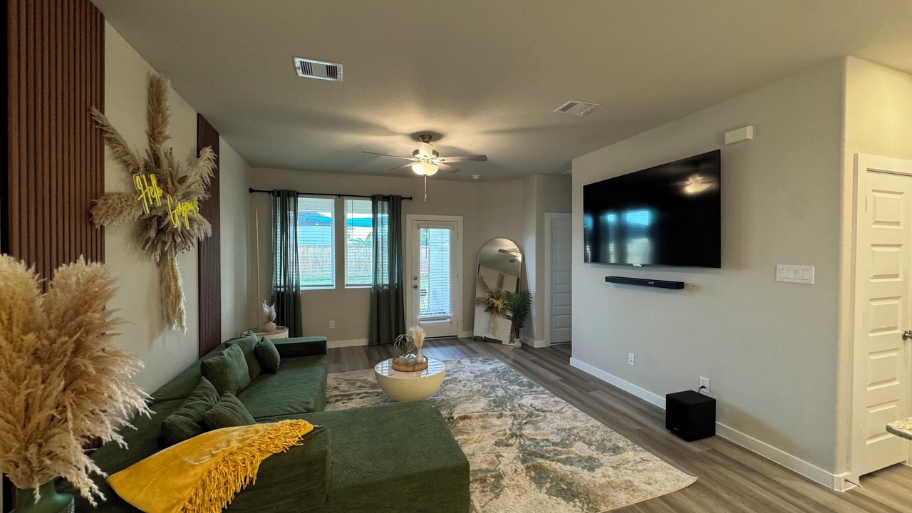 Photo of Livingroom in Southeast Houston