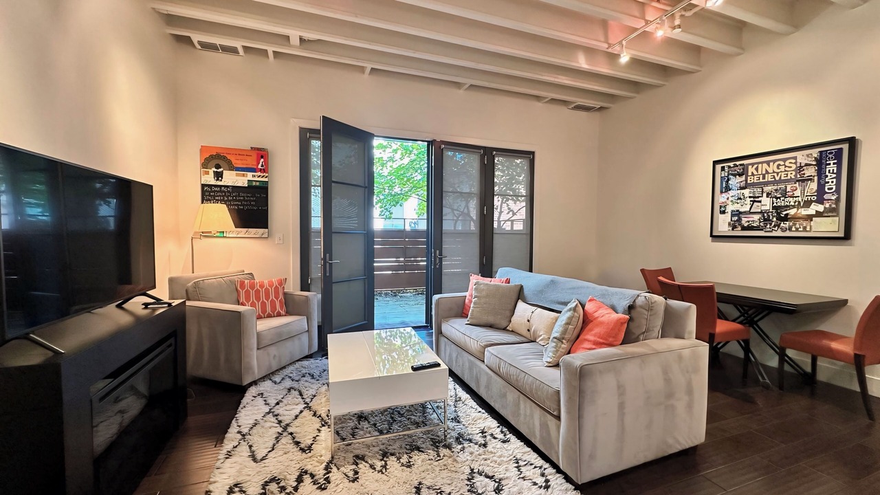 Photo of Livingroom in North Oak Park