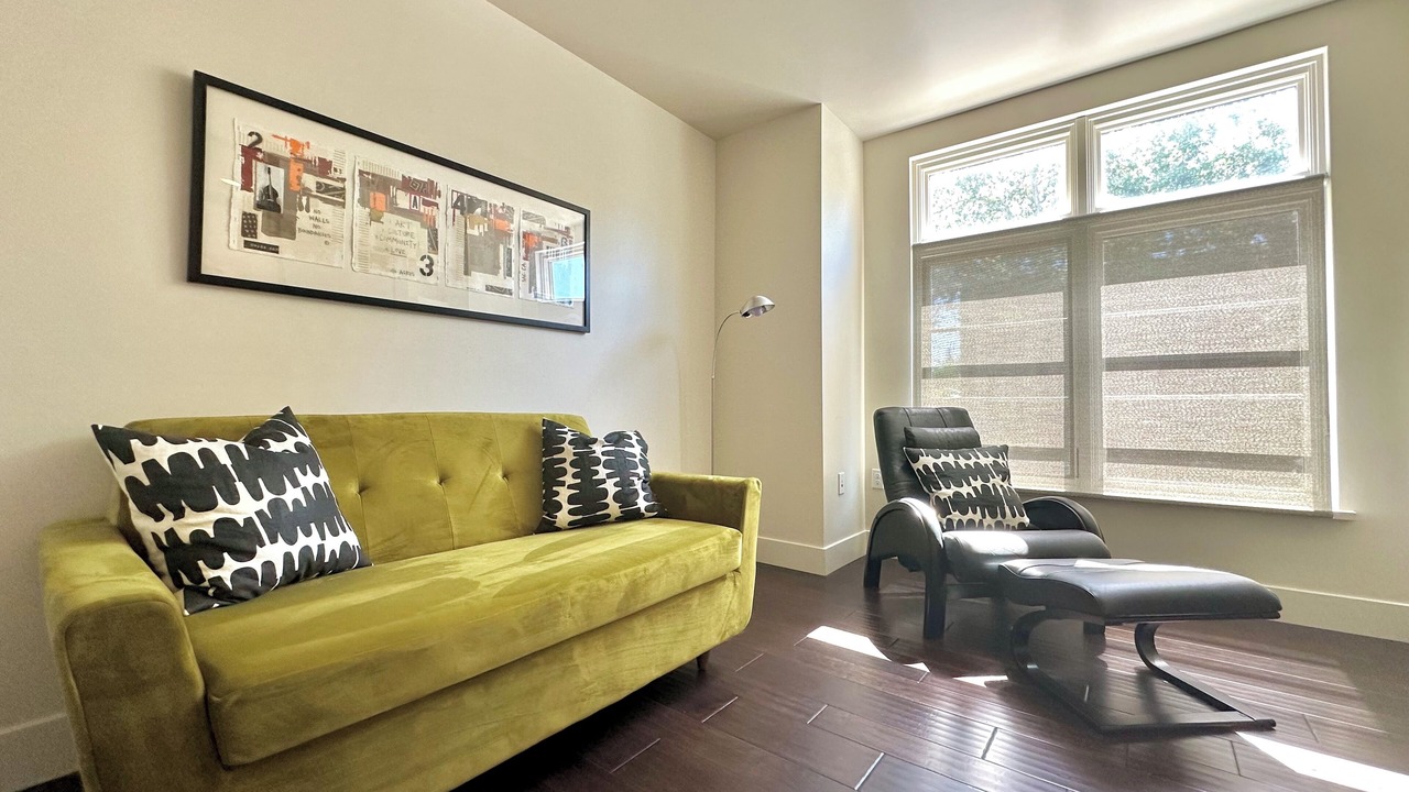 Photo of Livingroom in North Oak Park