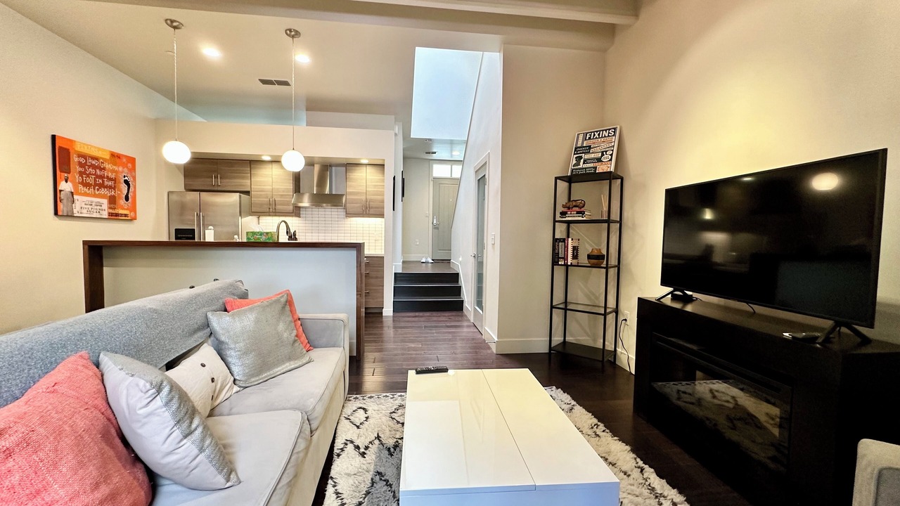 Photo of Livingroom in North Oak Park