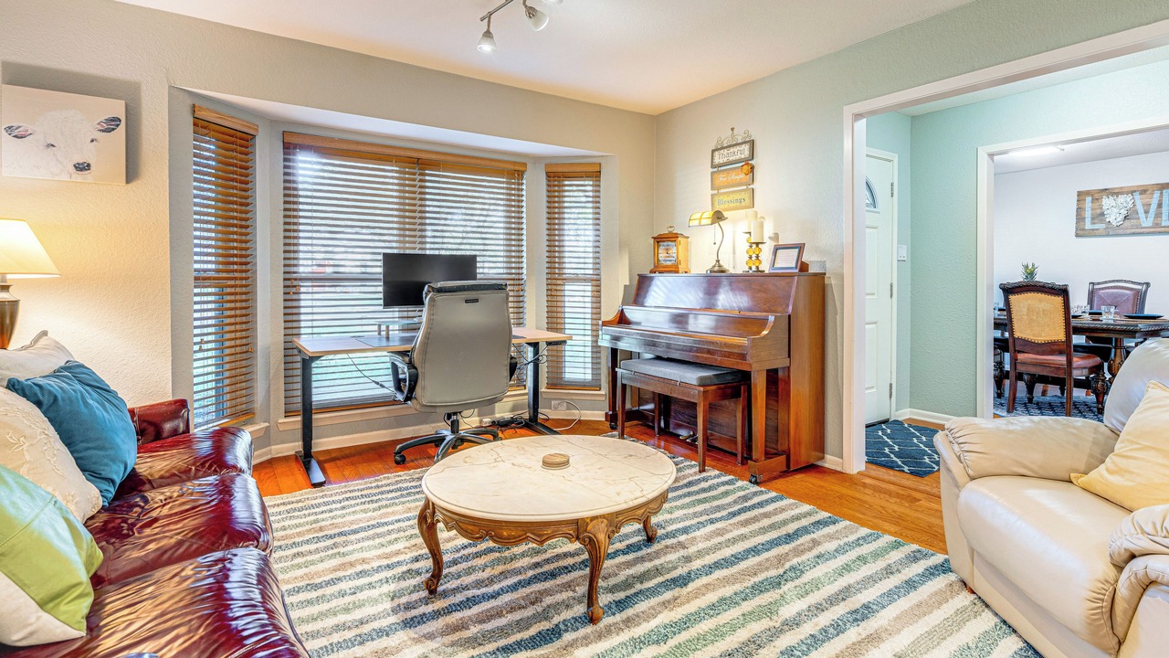 Photo of Livingroom in McNeil