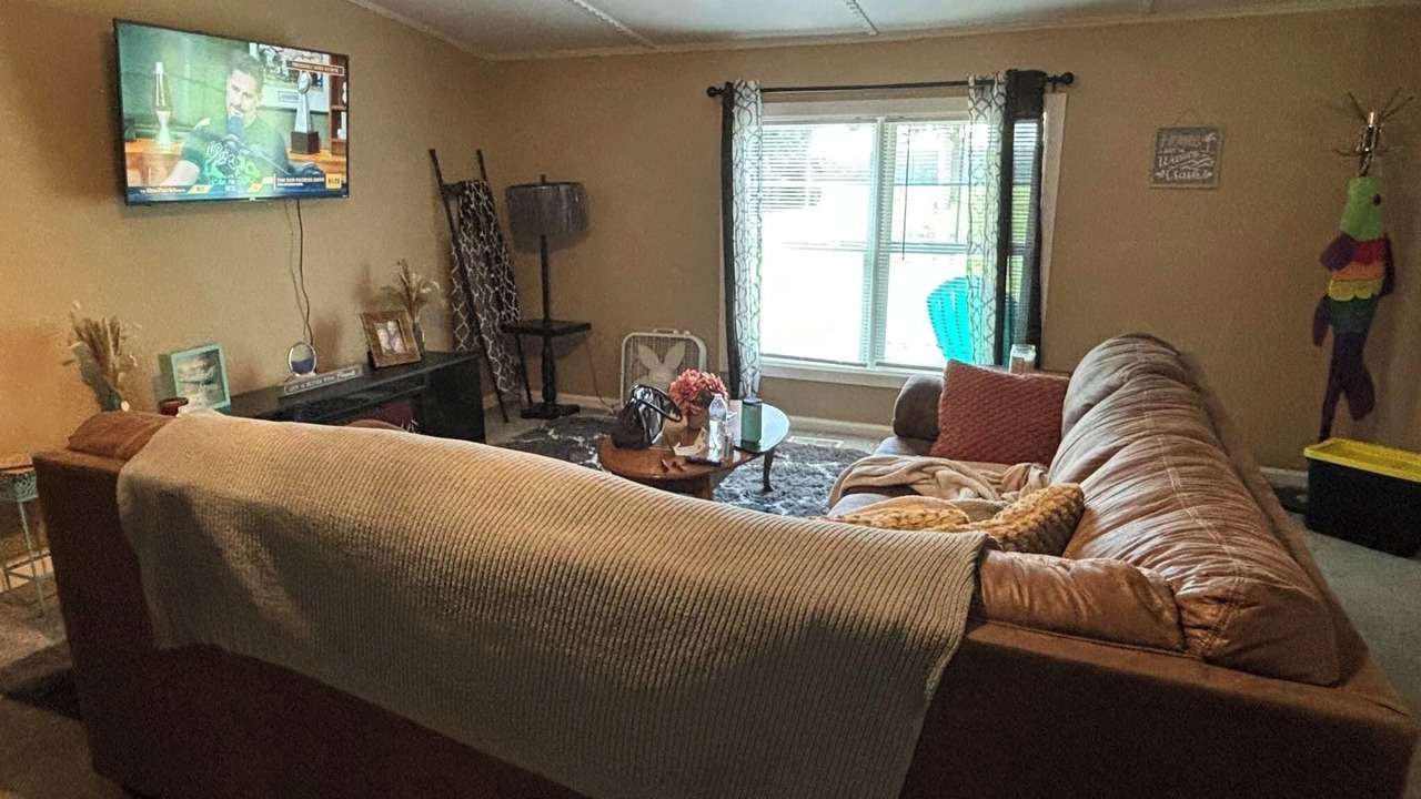 Photo of Livingroom in Crisp