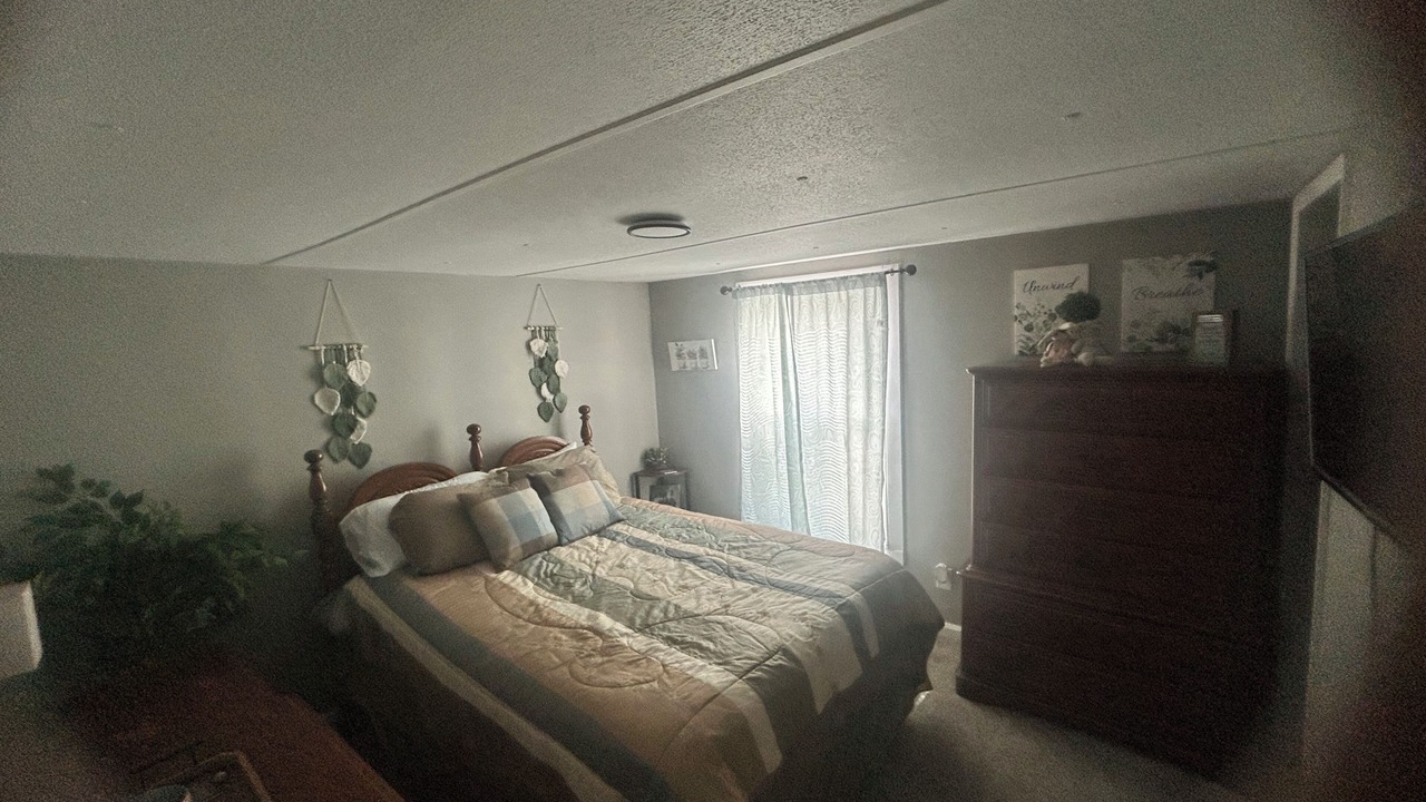 Photo of Bedroom in Crisp
