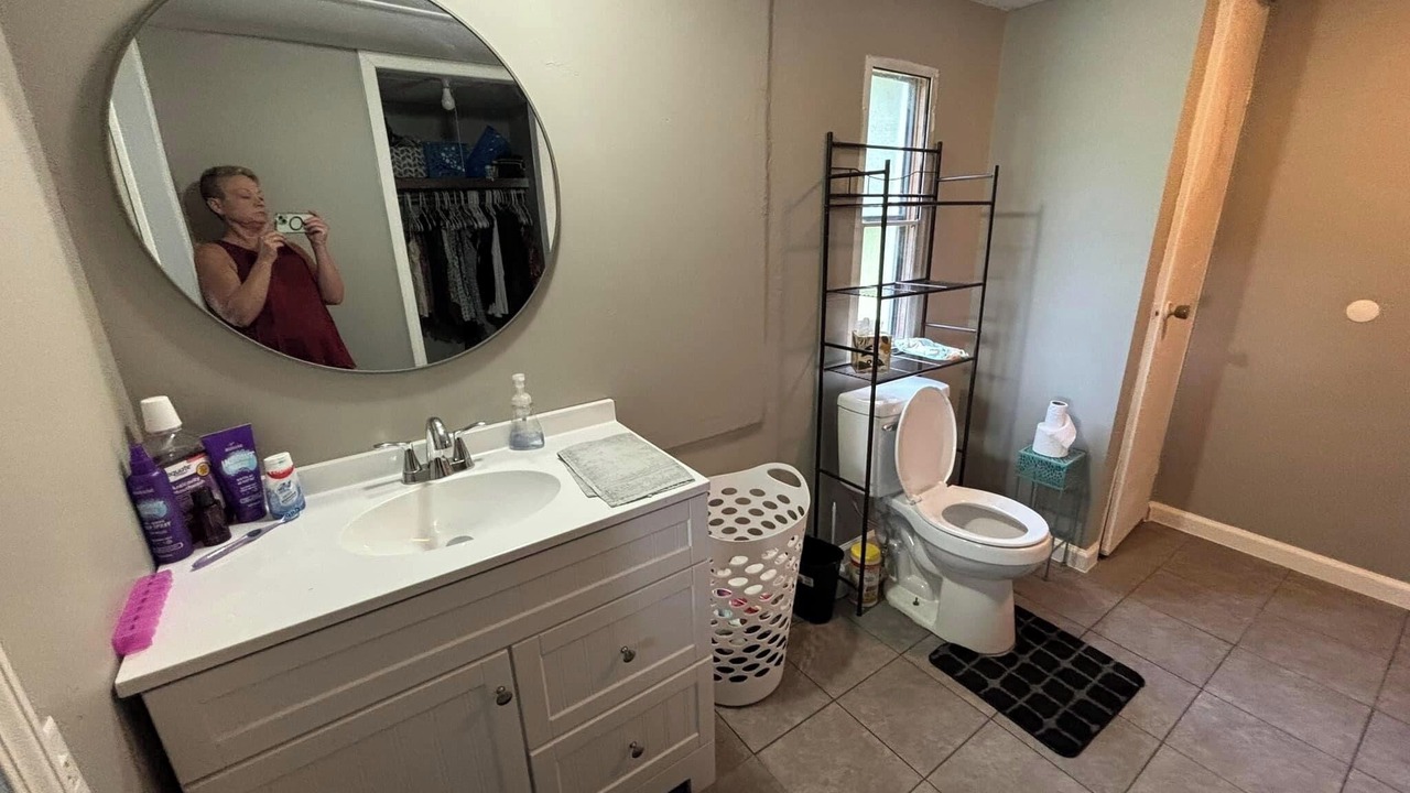 Photo of Bathroom in Crisp