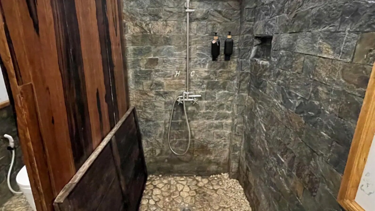 Photo of Bathroom in Kahuku