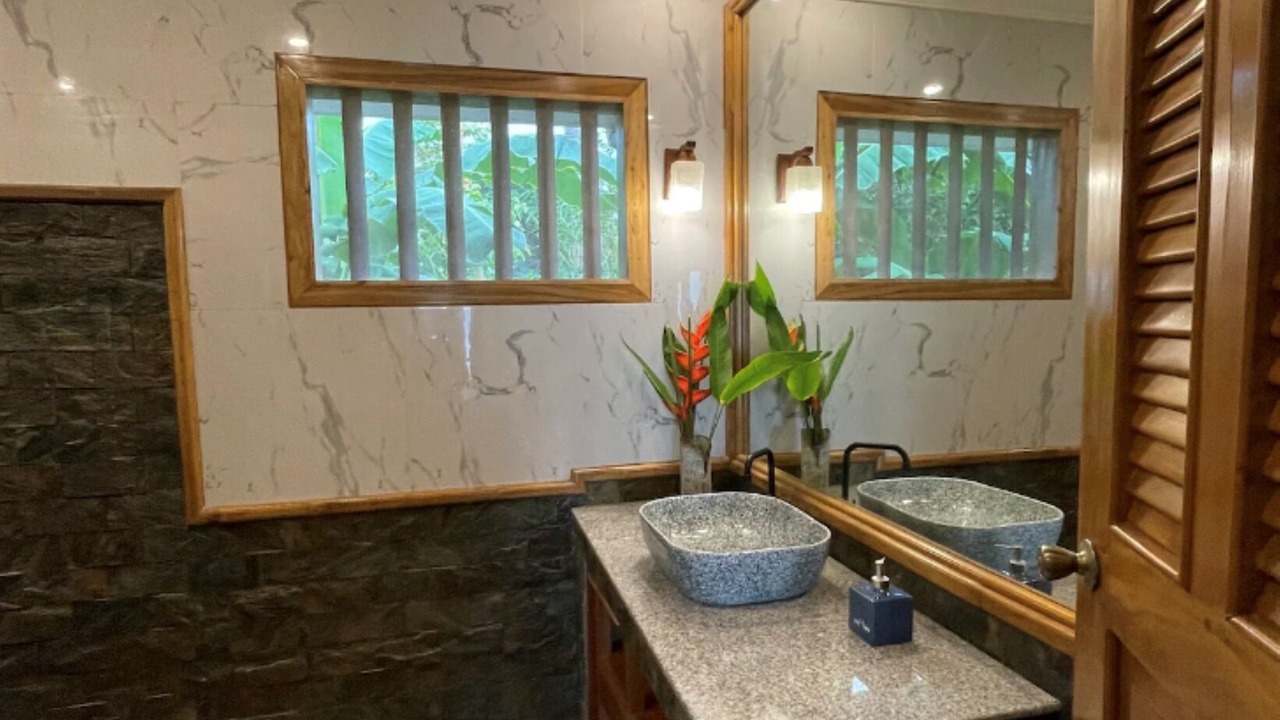 Photo of Bathroom in Kahuku