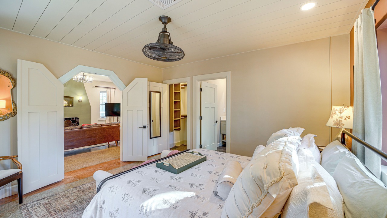 Photo of Bedroom in Sand Springs