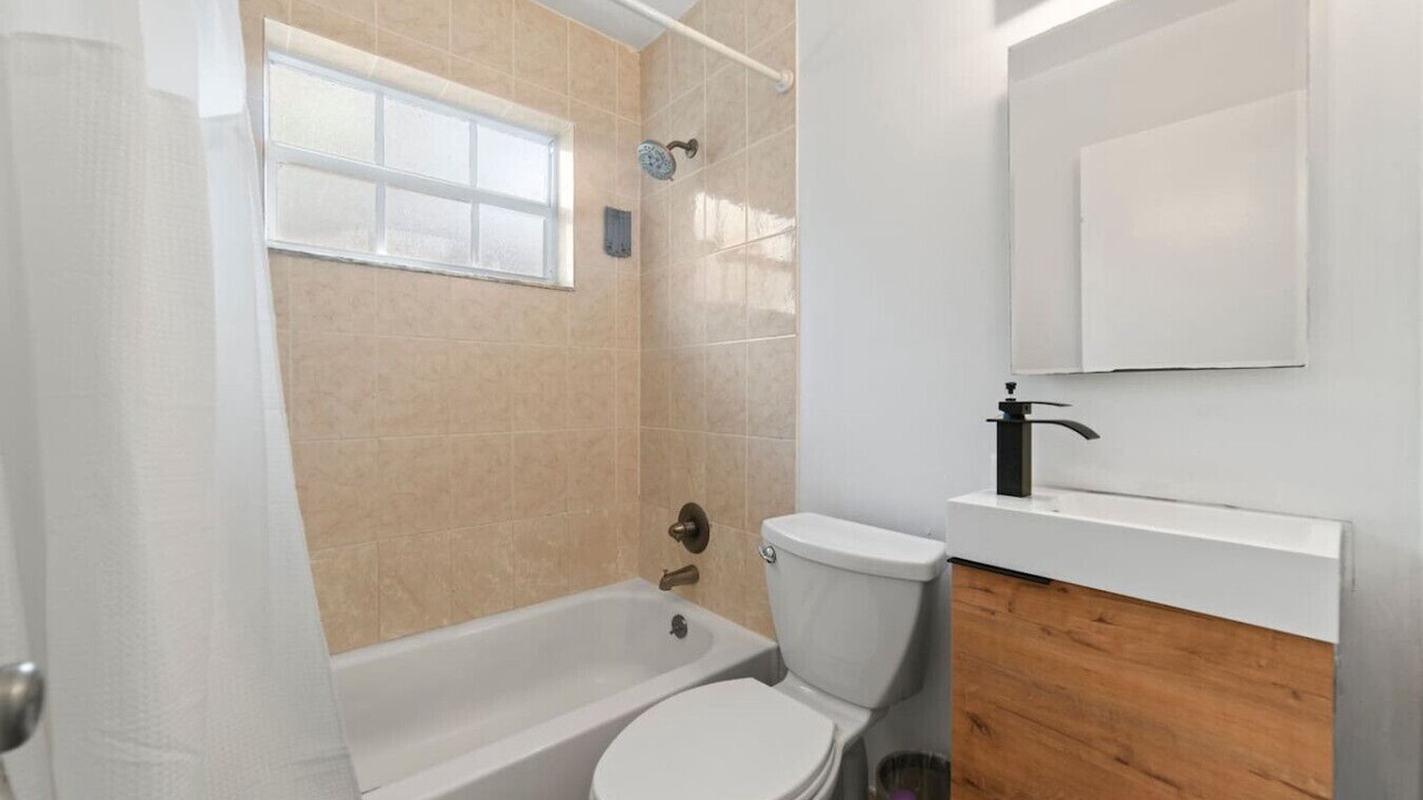 Photo of Bathroom in North Central Hollywood