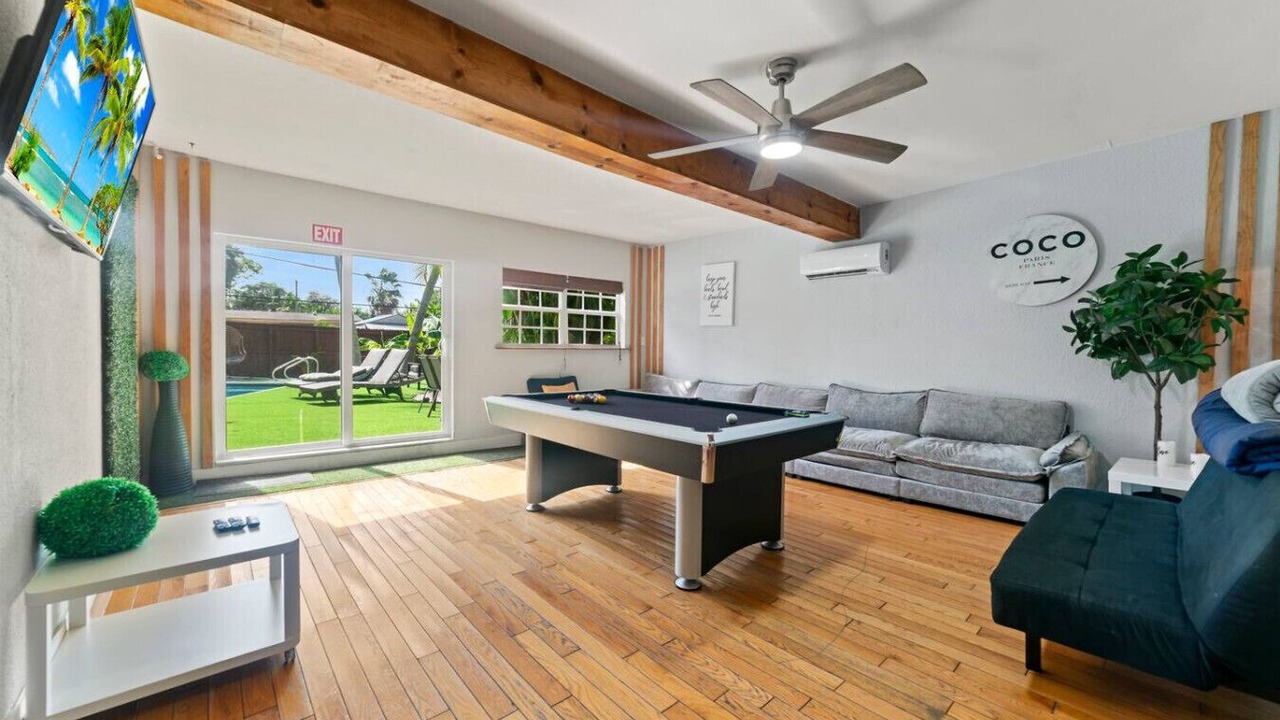 Photo of Livingroom in North Central Hollywood