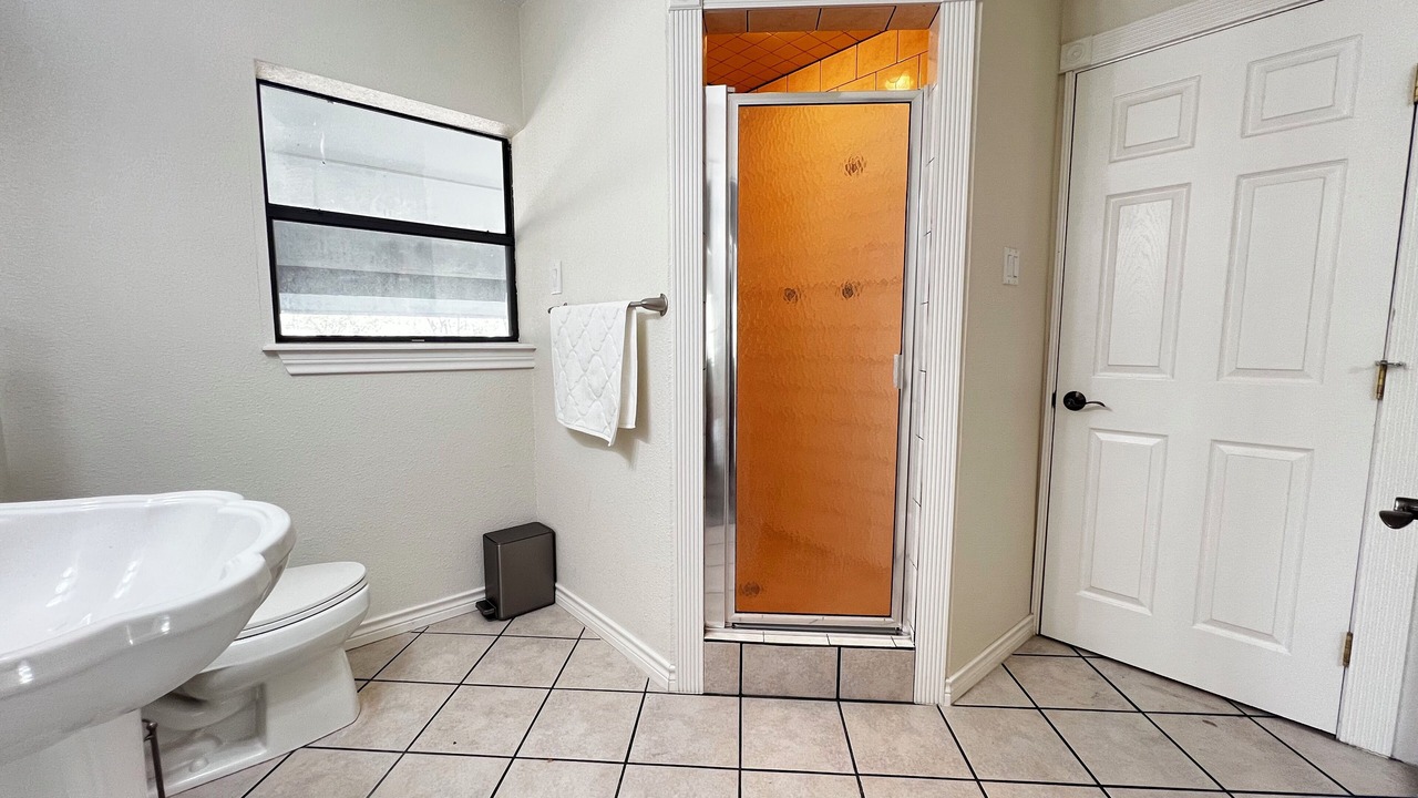 Photo of Bathroom in Del Valle