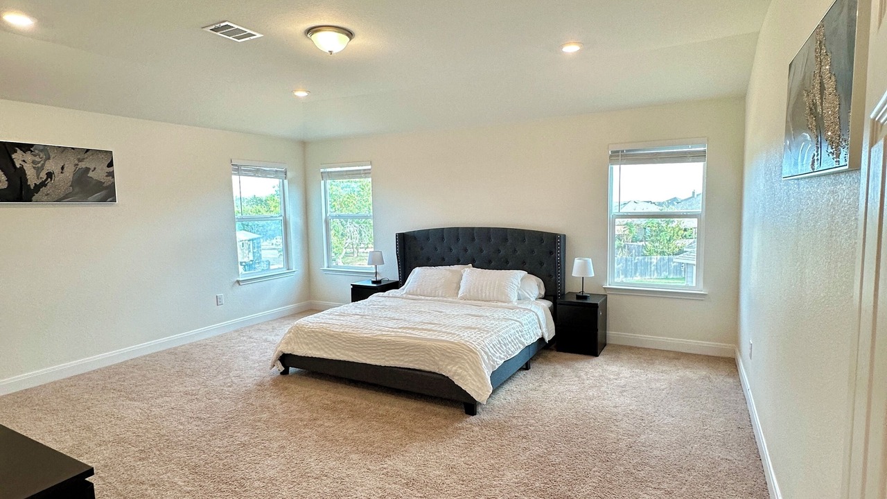 Photo of Bedroom in Kyle