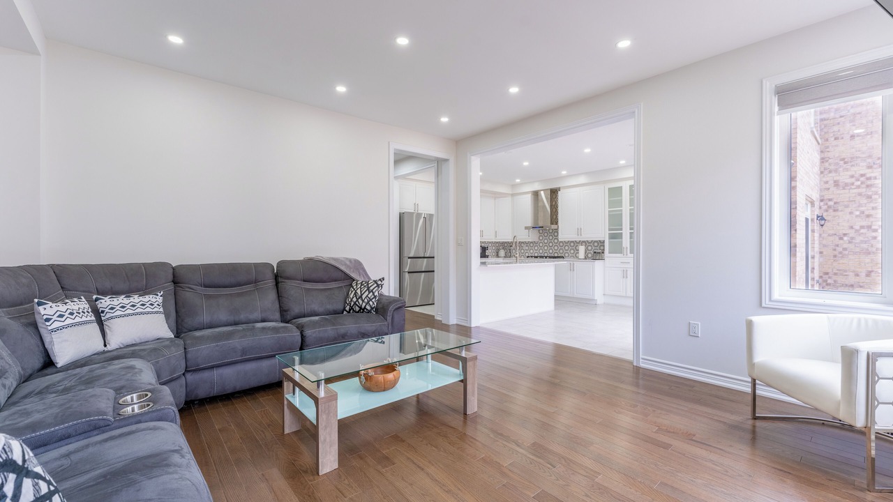 Photo of Livingroom in Caledon