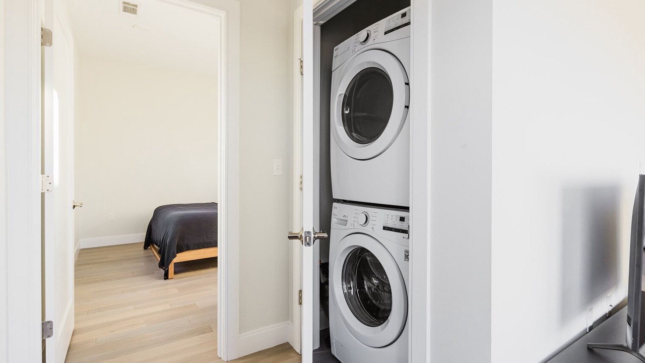 Photo of Others in Central-Maverick Square - Paris Street