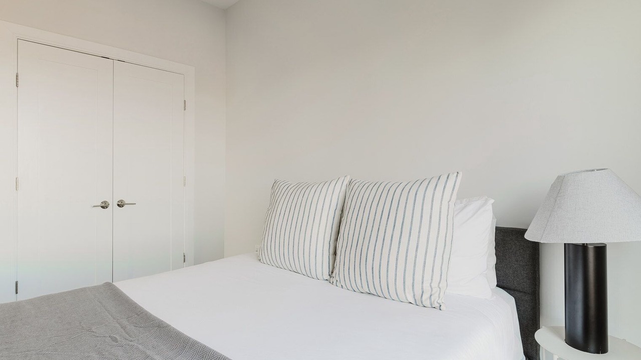 Photo of Bedroom in Central-Maverick Square - Paris Street