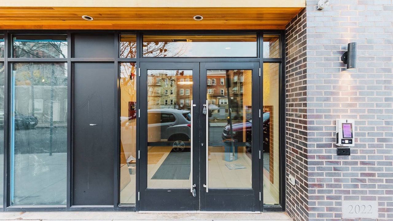 Photo of Outdoor in Central-Maverick Square - Paris Street