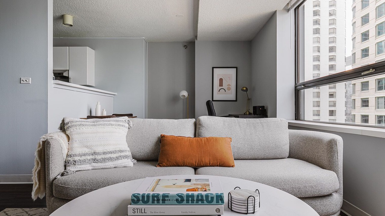 Photo of Livingroom in Streeterville
