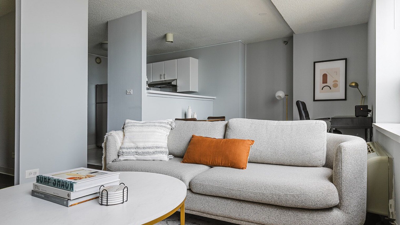 Photo of Livingroom in Streeterville