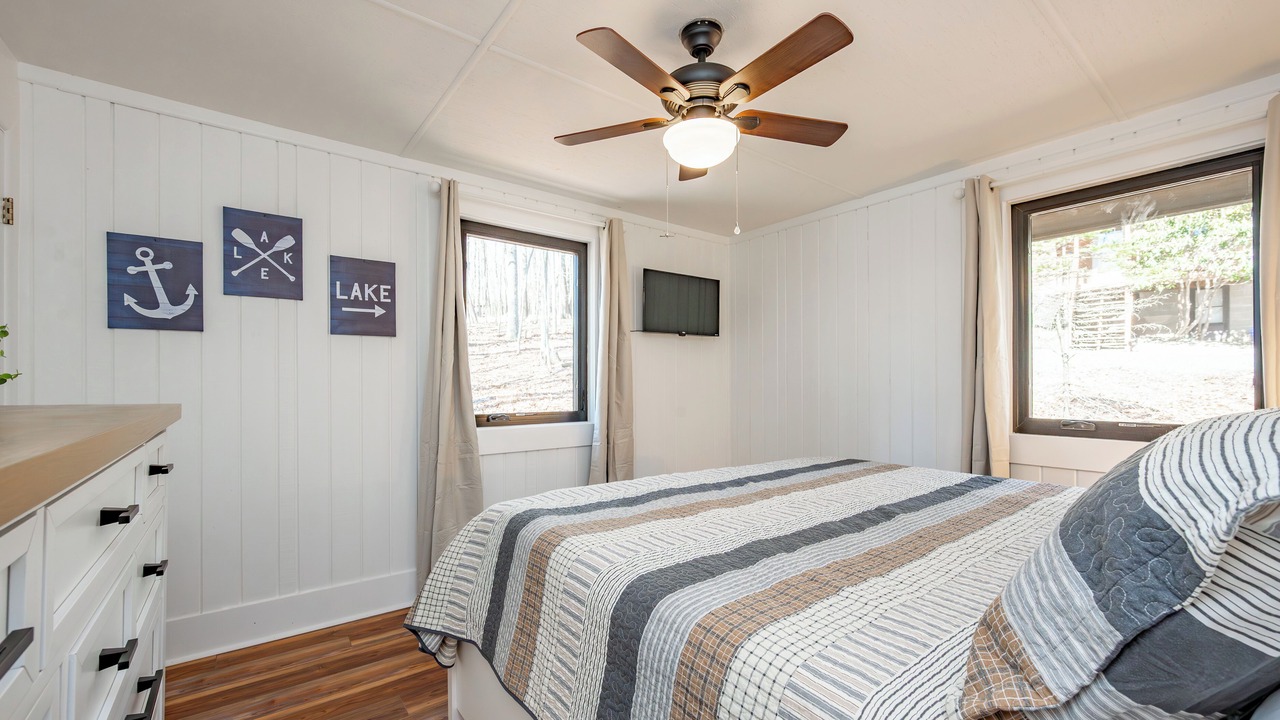 Photo of Bedroom in Sky Valley
