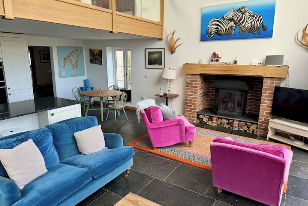 Photo of Livingroom in West Knoyle