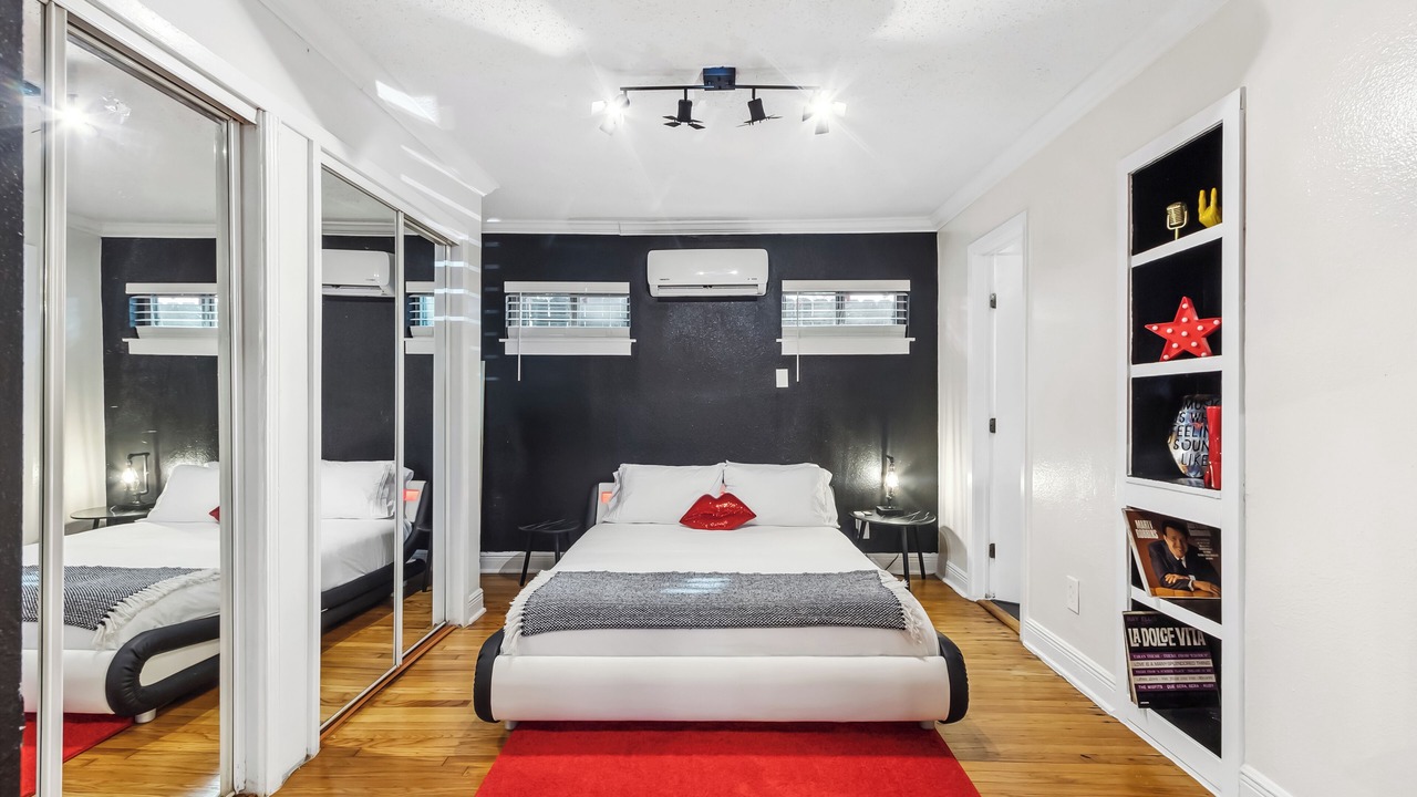 Photo of Bedroom in Neartown