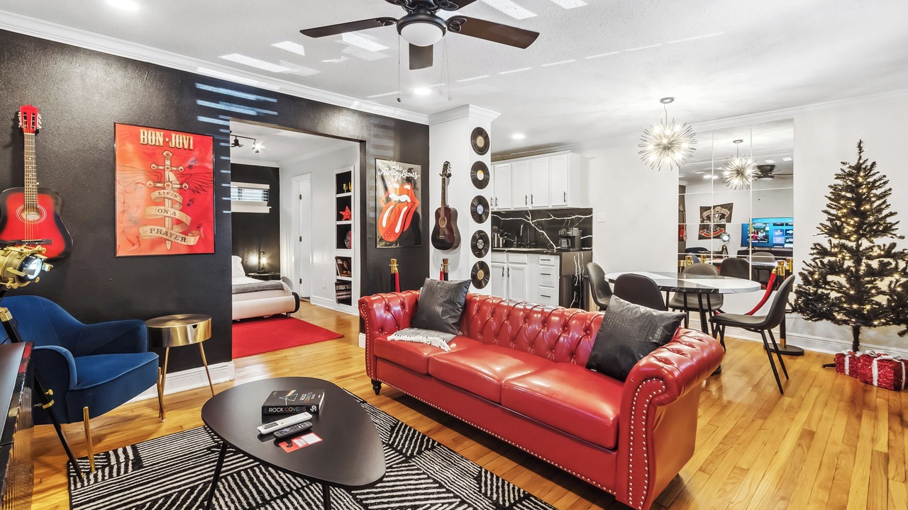 Photo of Livingroom in Neartown