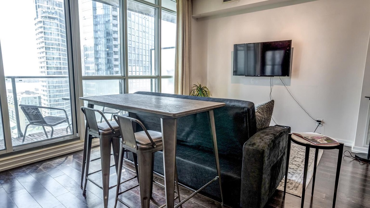 Photo of Livingroom in Toronto Entertainment District