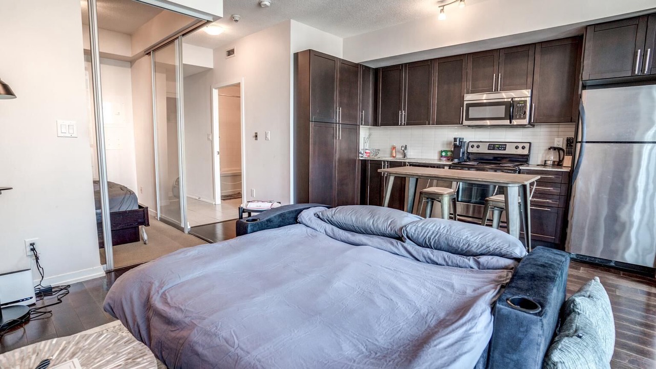 Photo of Bedroom in Toronto Entertainment District