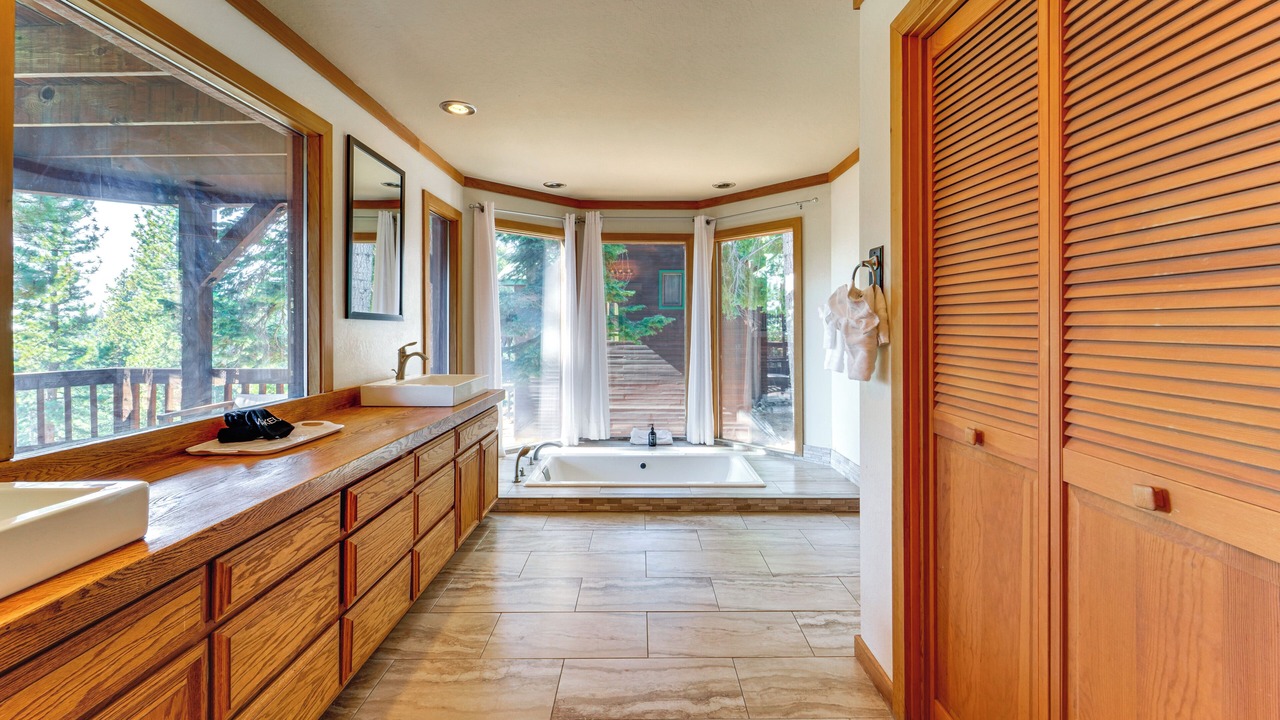 Photo of Bathroom in Kingswood Estates