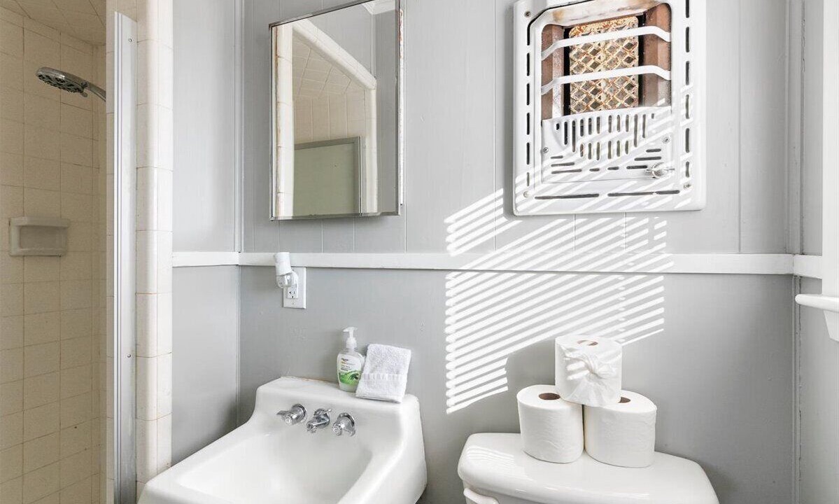 Photo of Bathroom in Port Neches