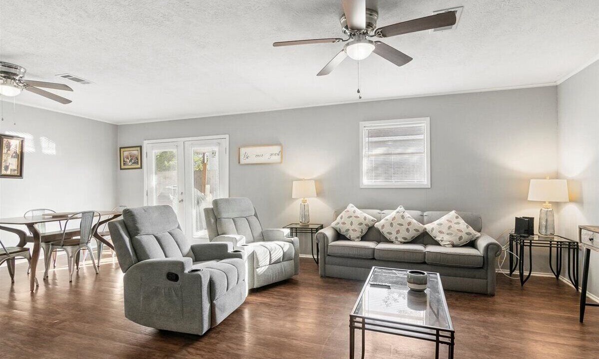 Photo of Livingroom in Port Neches