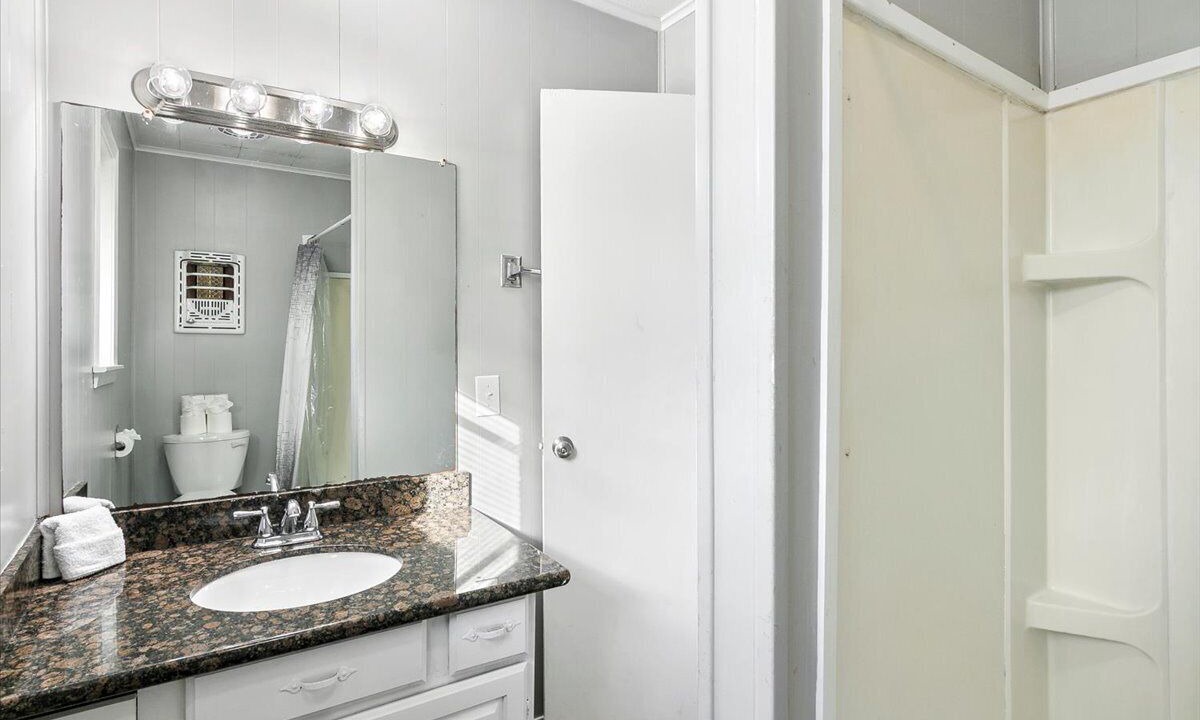 Photo of Bathroom in Port Neches