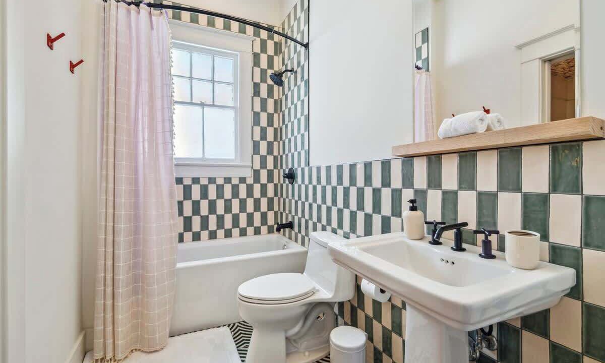 Photo of Bathroom in Freret