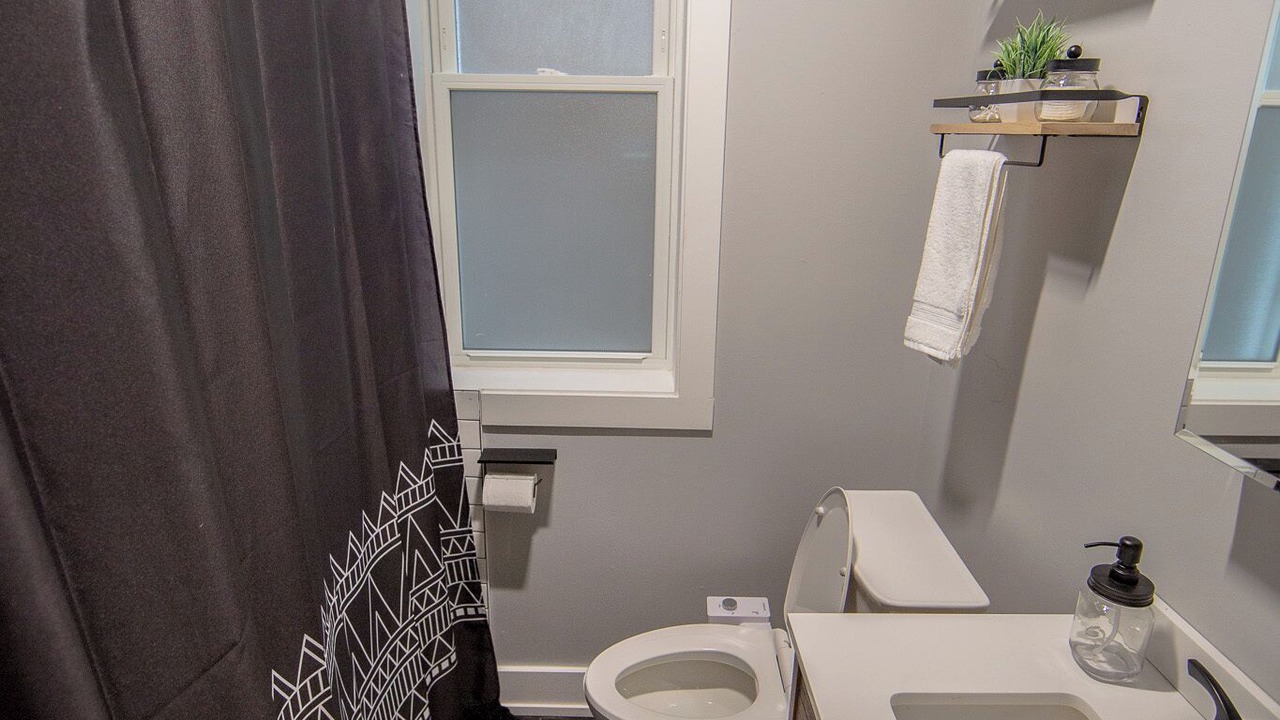 Photo of Bathroom in Rogers Park