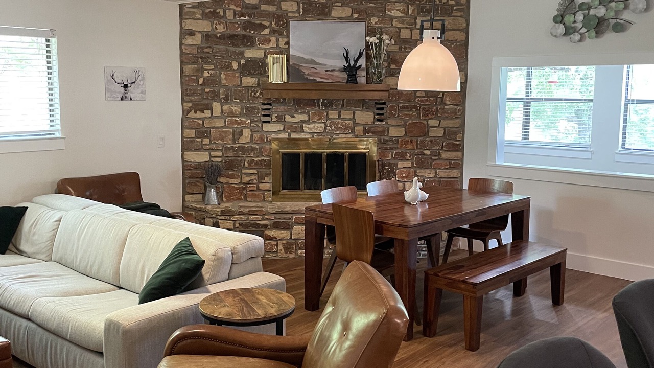 Photo of Livingroom in Horseshoe Bay
