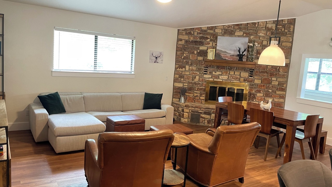 Photo of Livingroom in Horseshoe Bay