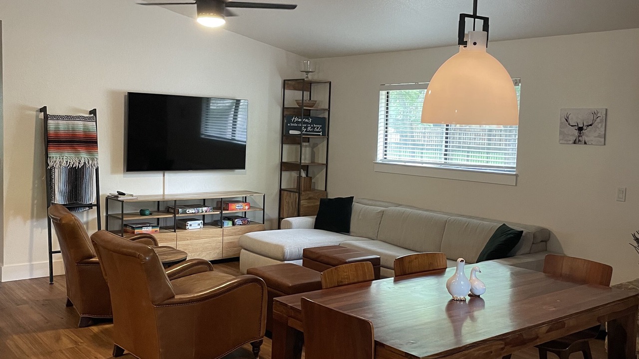 Photo of Livingroom in Horseshoe Bay