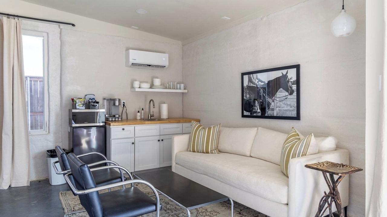 Photo of Livingroom in Round Top