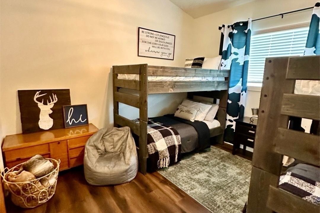 Photo of Bedroom in Alvin