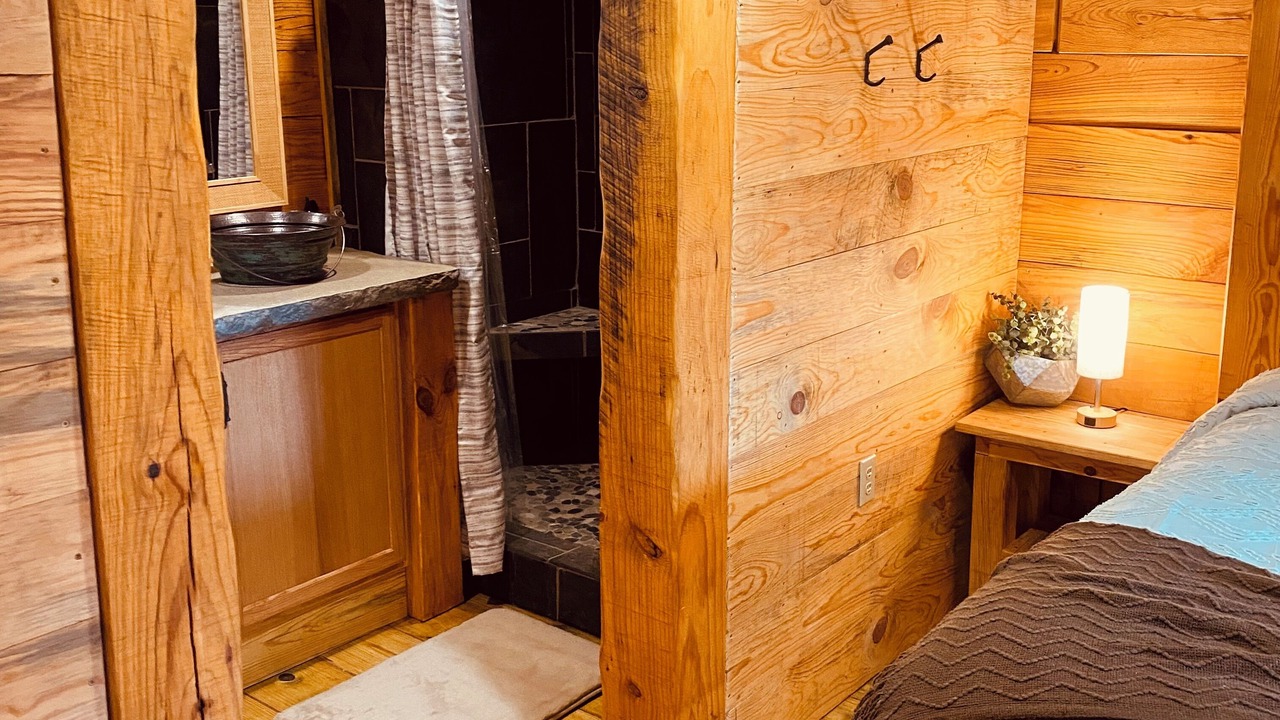 Photo of Bedroom in Eureka Springs