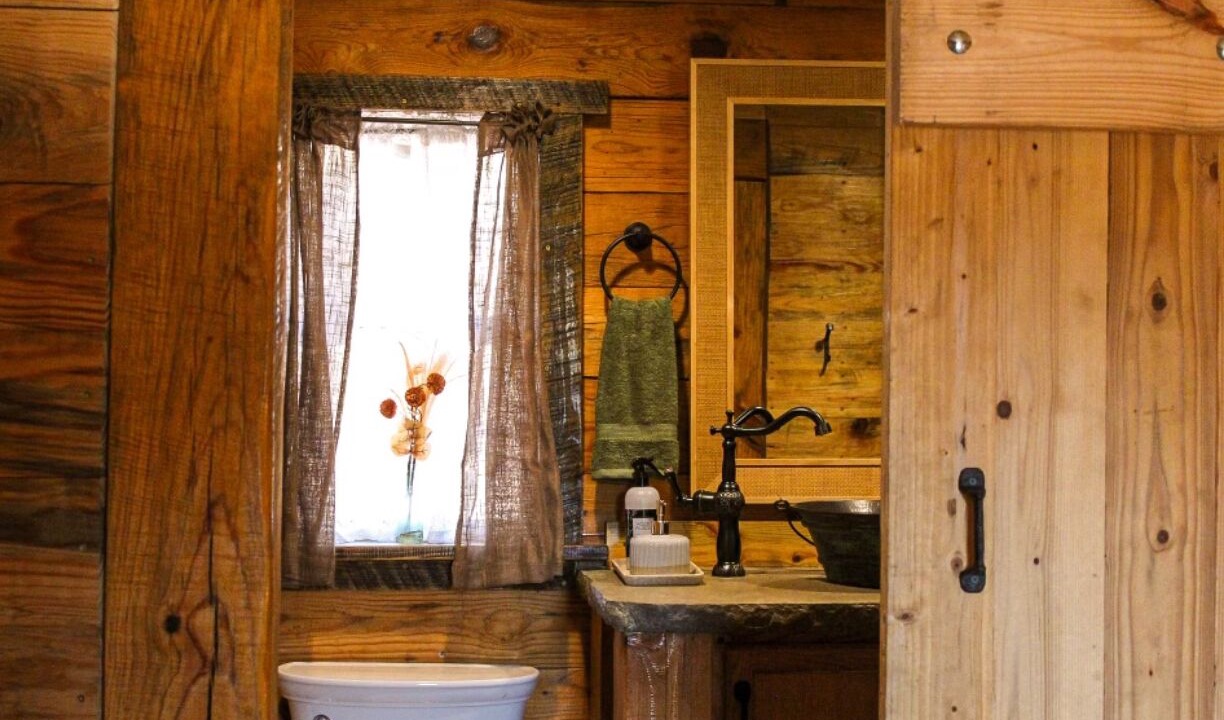 Photo of Bathroom in Eureka Springs