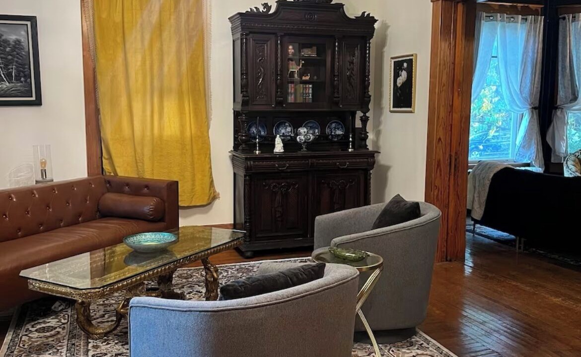 Photo of Livingroom in Champaign