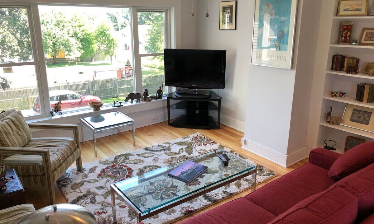 Photo of Livingroom in Back Cove