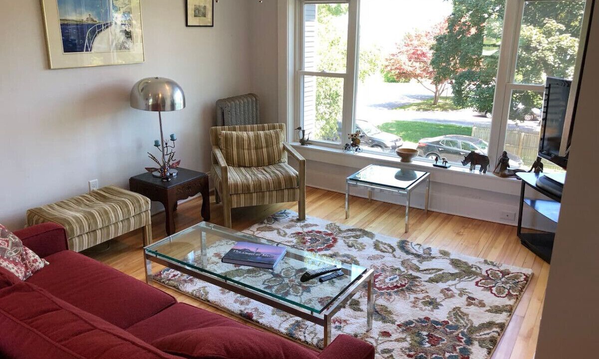 Photo of Livingroom in Back Cove