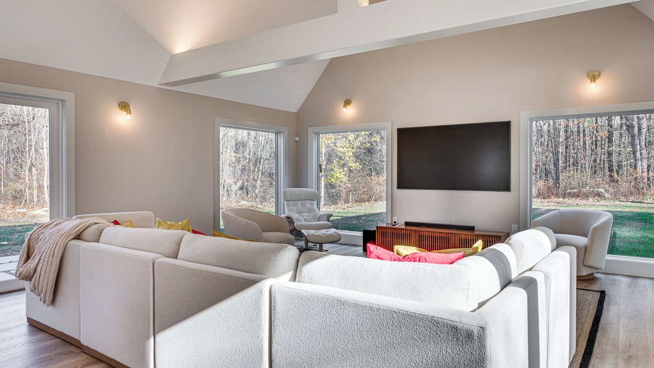 Photo of Livingroom in South Eliot