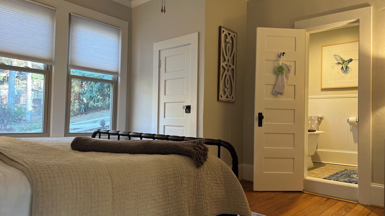 Photo of Bedroom in Lake Junaluska